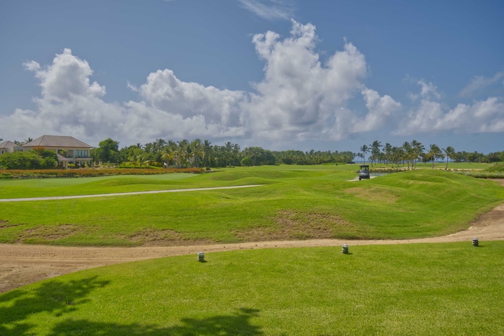Ocean View Villa Just Minutes From Private Beaches