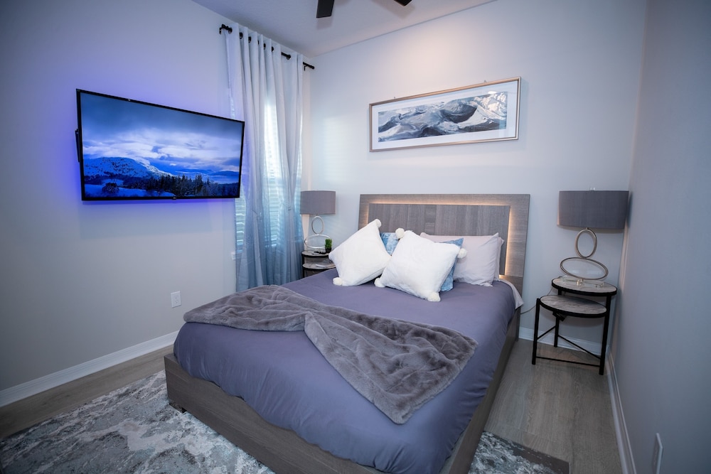 Newly Constructed Modern Pet Friendly Zen Home W/ Private Home Theater & Hot Tub! 1 Bedroom Home by RedAwning
