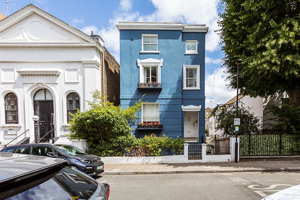 High Ceilings Cosy Flat in the Heart of Westbourne Grove