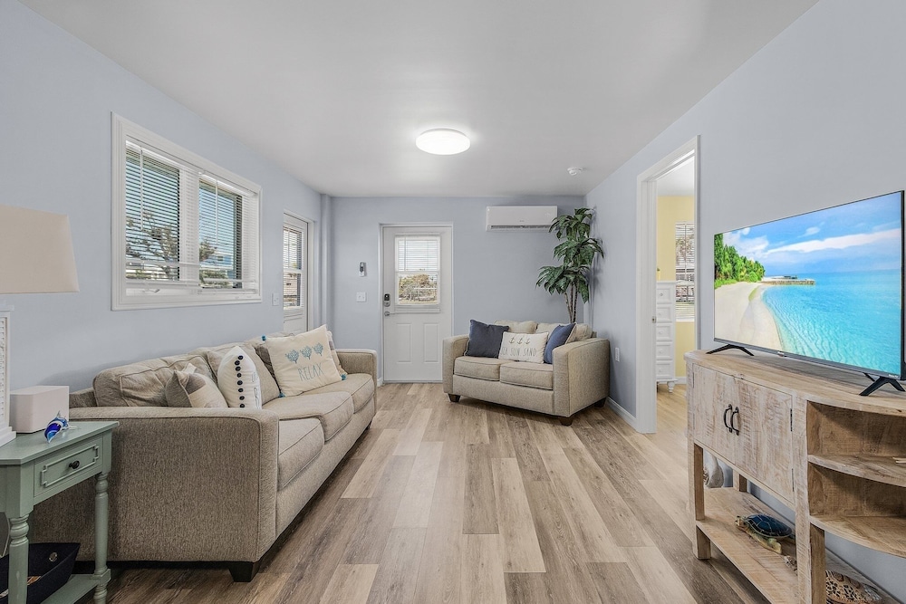 412/815 Tropical Tide Duplex: 4bd, Walk To Times Square! 4 Bedroom Home