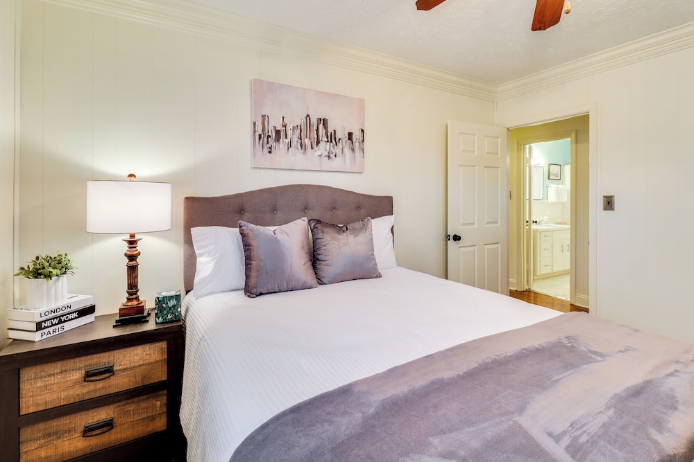 3 Mi to Mississippi Stadium: Cozy Jackson Getaway!