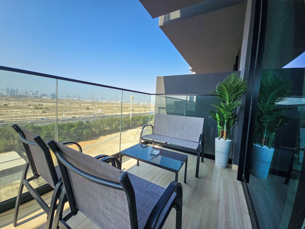 Easygo- Stylish 1bdr Binghatti Corner