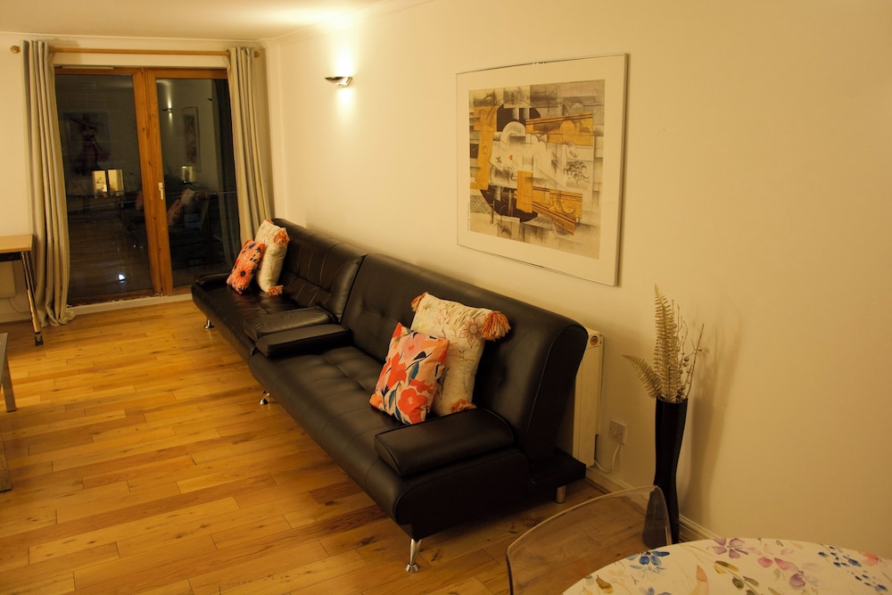 Lux 2 Bed in Canary Wharf Close to Excel & O2