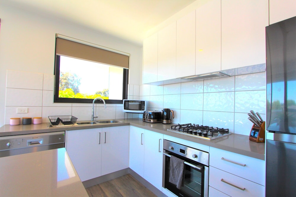 StayCentral-Heidelberg Heights Penthouse view 5