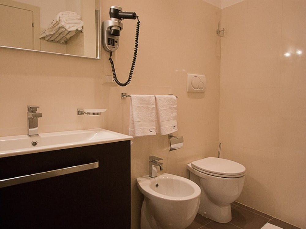 Rome Armony Suites - Deluxe Room
