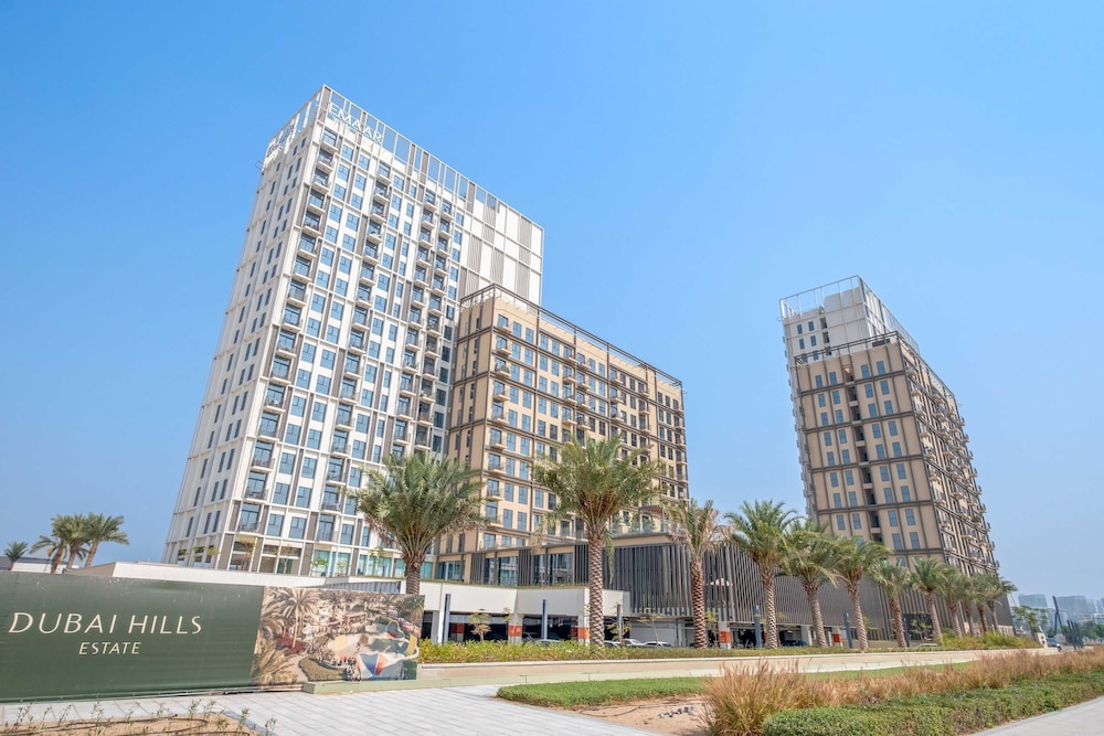 Elegant 2-bedroom in Dubai Hills With Pool and gym