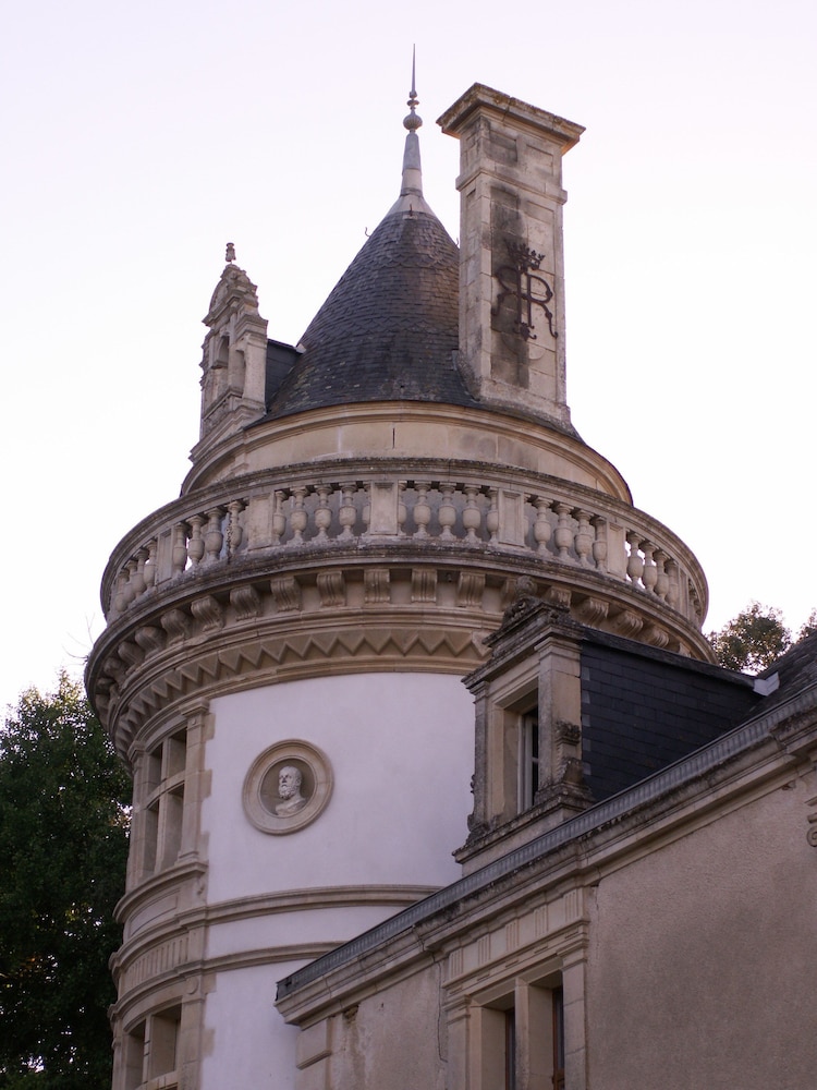Château de la Court d'Aron