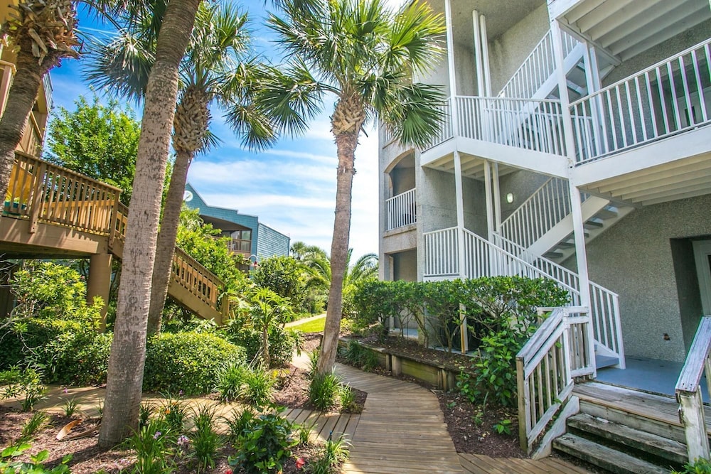 Ocean Gate - I301, Garden View, 2BR/2BTH, 3 Pools, Wifi Apartment 2 view 5