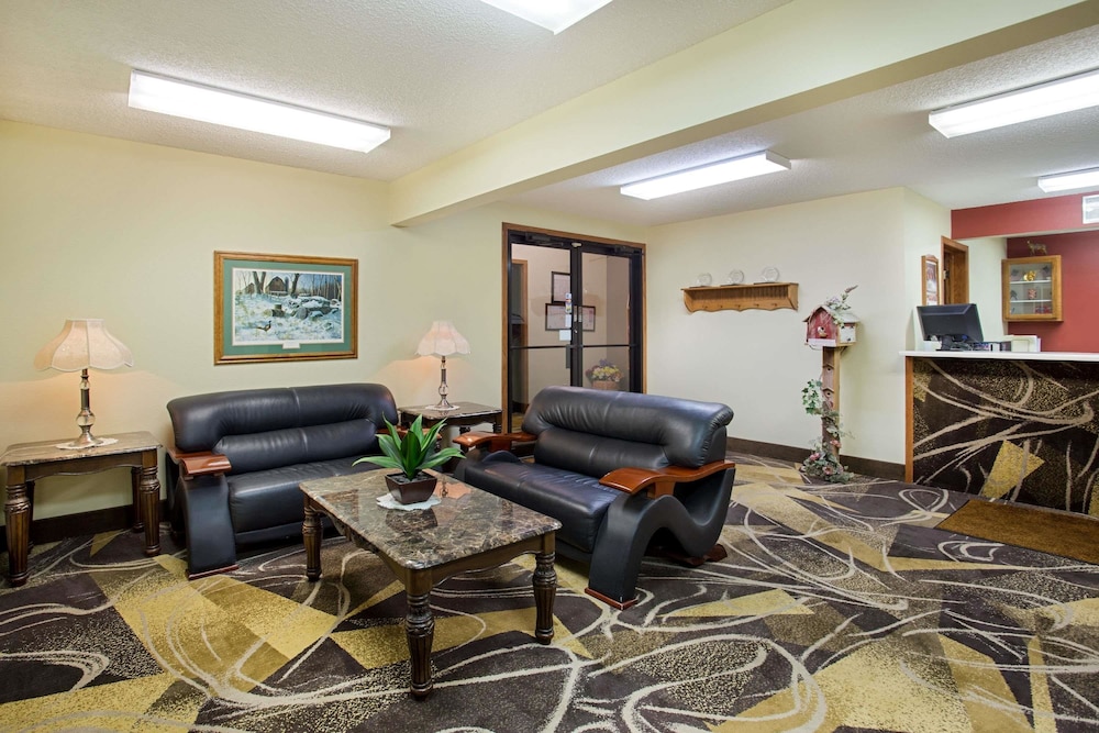 Super 8 by Wyndham Charles City view 2