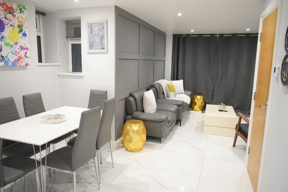 Charming 5 Bedroom Home in High Wycombe Perfect for Families