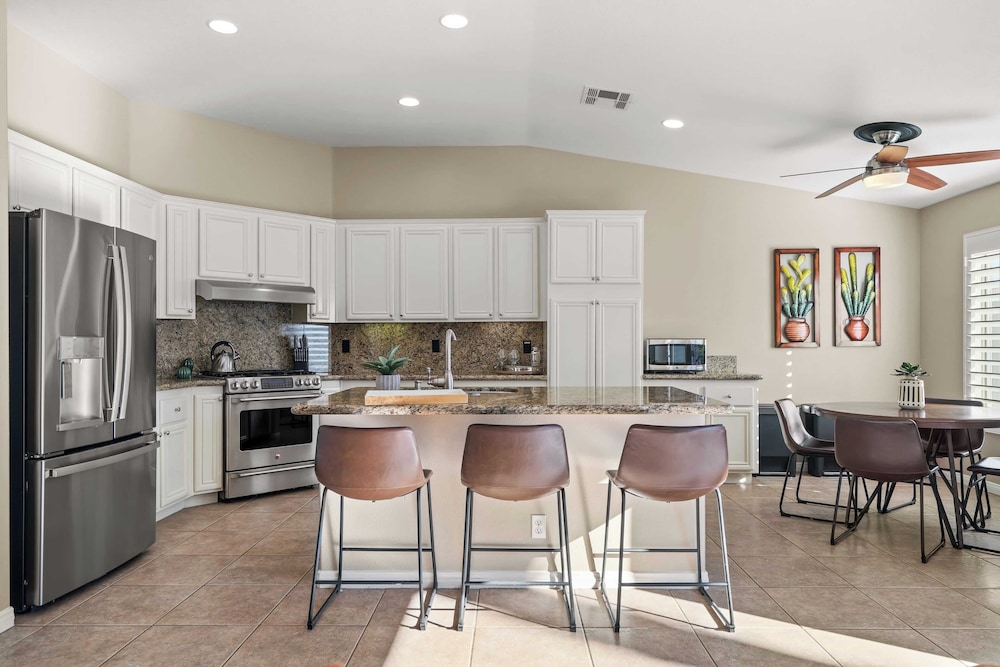 La Quinta Desert Haven Luxe Stay w/ Private Pool, Hot Tub, Pool Table