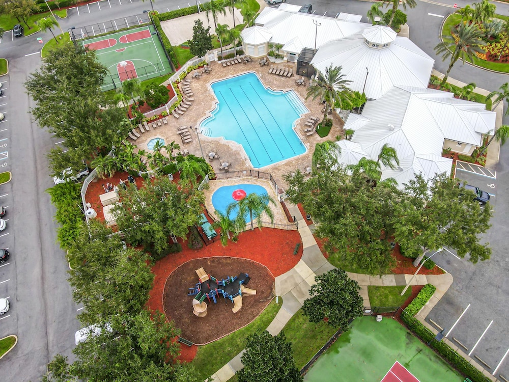 Spacious Windsor Palms Retreat - 11 Min to Disney