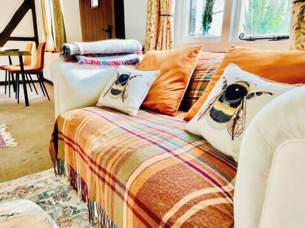 Host Stay Pool Cottage
