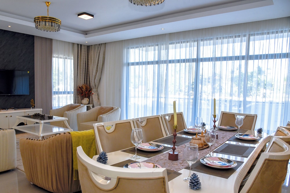 Mira Heights Suite & Conferencing