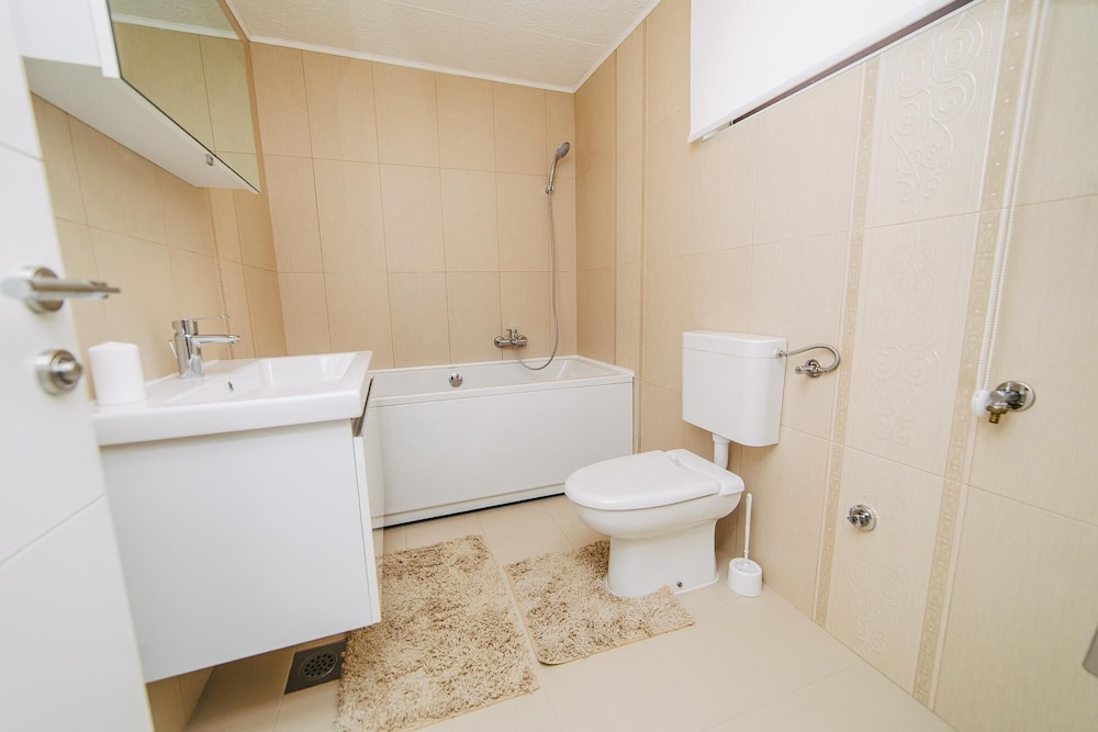Luxury 3 Story House- Best View- Free Parking