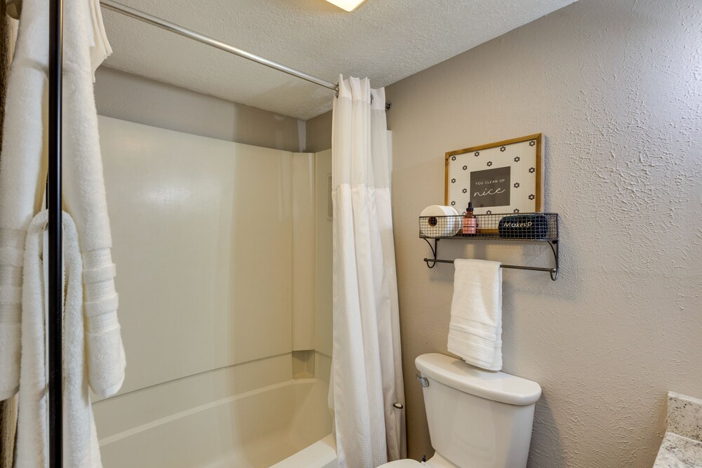 Cozy Angel Fire Condo - Walk to Ski Resort! view 5