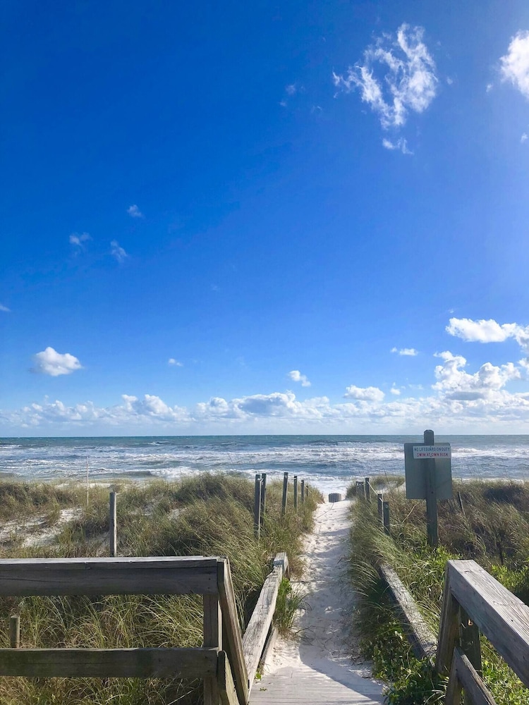 Surf Shack - Classic PCB - Steps to Beach Access