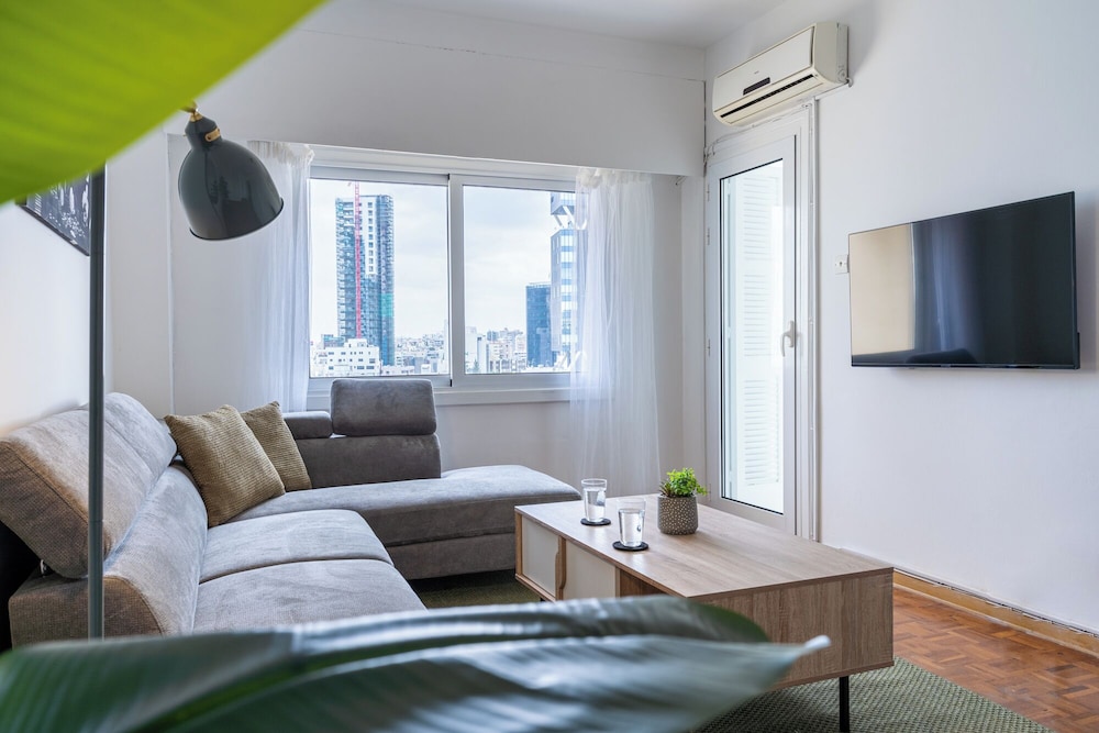Bastia - Skyline 1-BR Apt in Nicosia