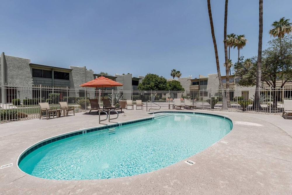 Rustic Modern Townhouse Old Town 4 Heated Pools
