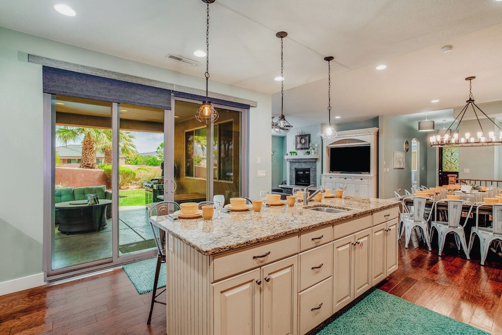 Paradise Village by Cloud Dream Homes
