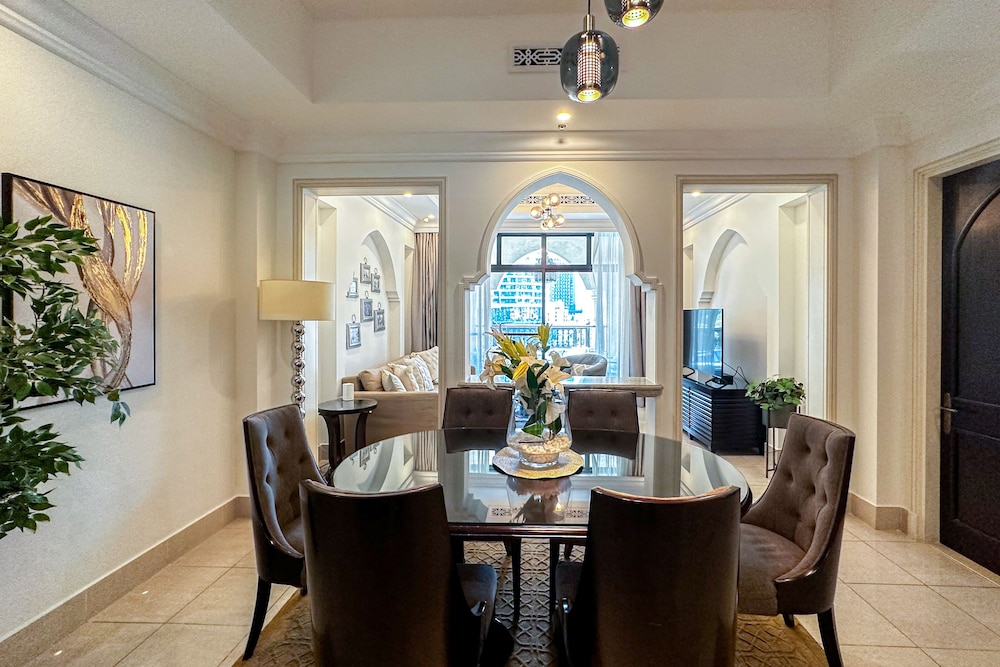 HiGuests - Souk Al Bahar