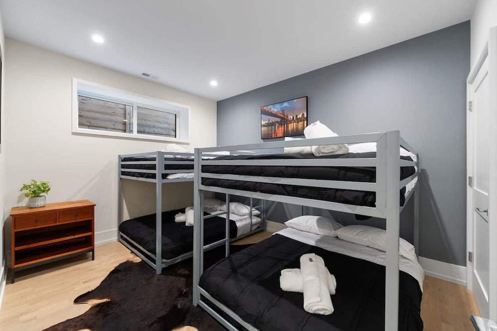 Stunning 5BR Home With 2 Rooftops Sauna Hot Tub
