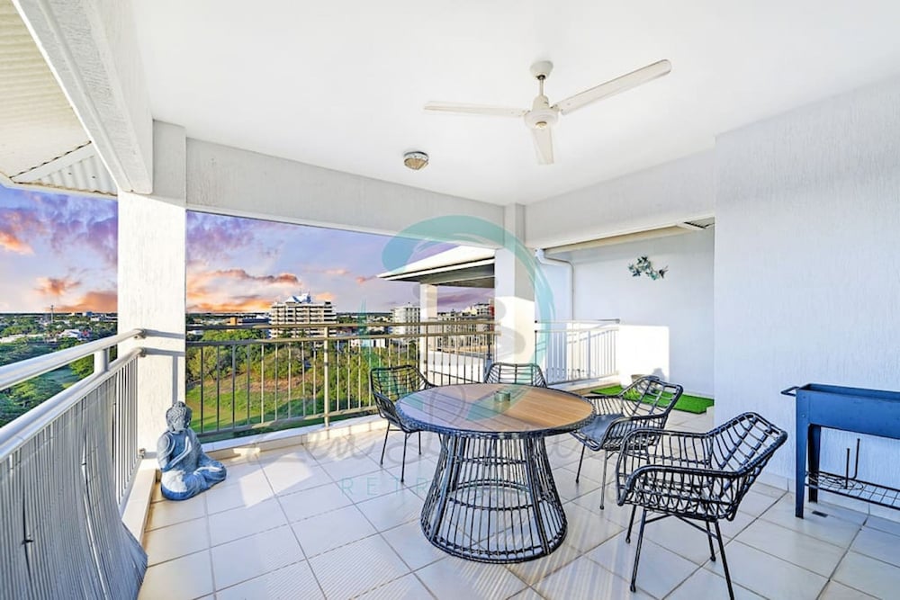 ZEN Imperial 4-br Stylish Penthouse in CBD Pool - Image 2