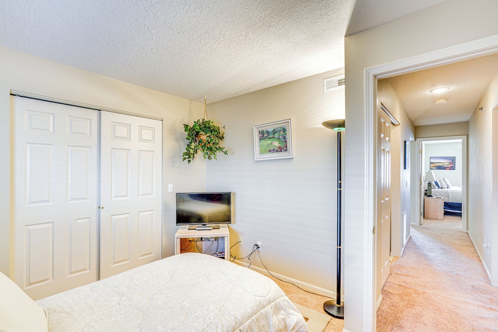 Lakefront Osage Beach Condo w/ Water-view Balcony!