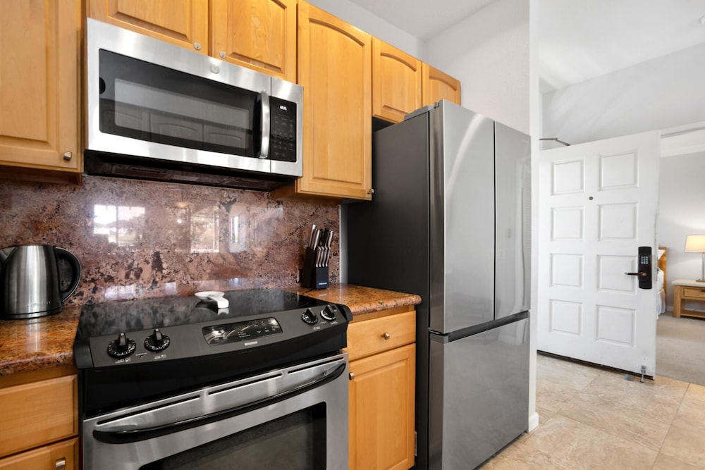 Grand Champions 2 Free Rental Cars KBM Resorts Extra Large Corner Suite 2 Units, 3 Bedrooms Ml-1499