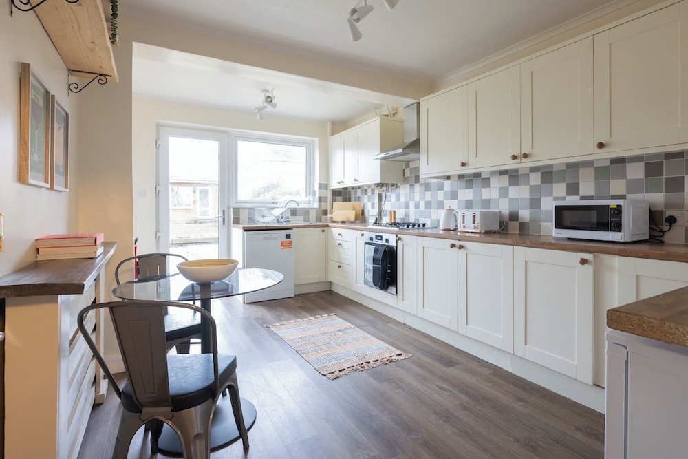 3br-garden-freeparking-neartowncentre