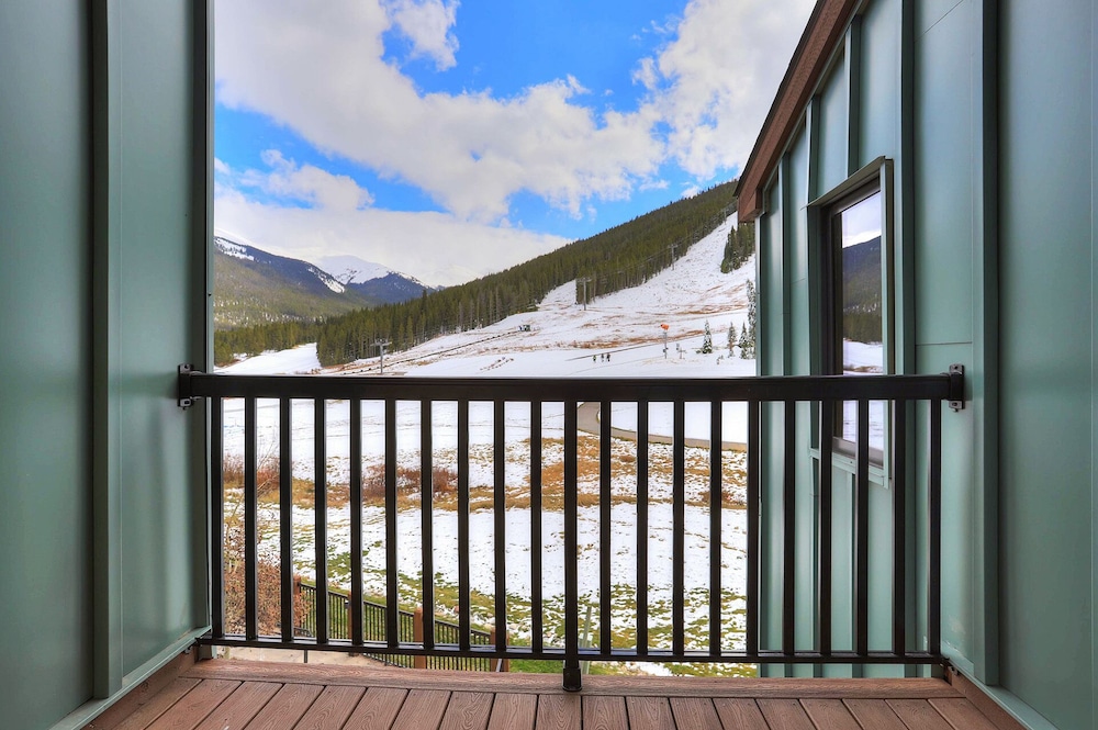 Pet Friendly Ski-In Ski-Out Right By The Lift and Golf Course - FP310 by Redawning