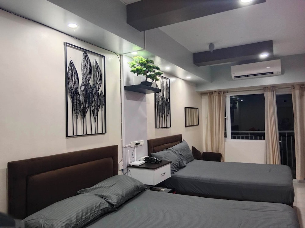 Deluxe Family Room in Tagaytay With Taal Lake View view 4