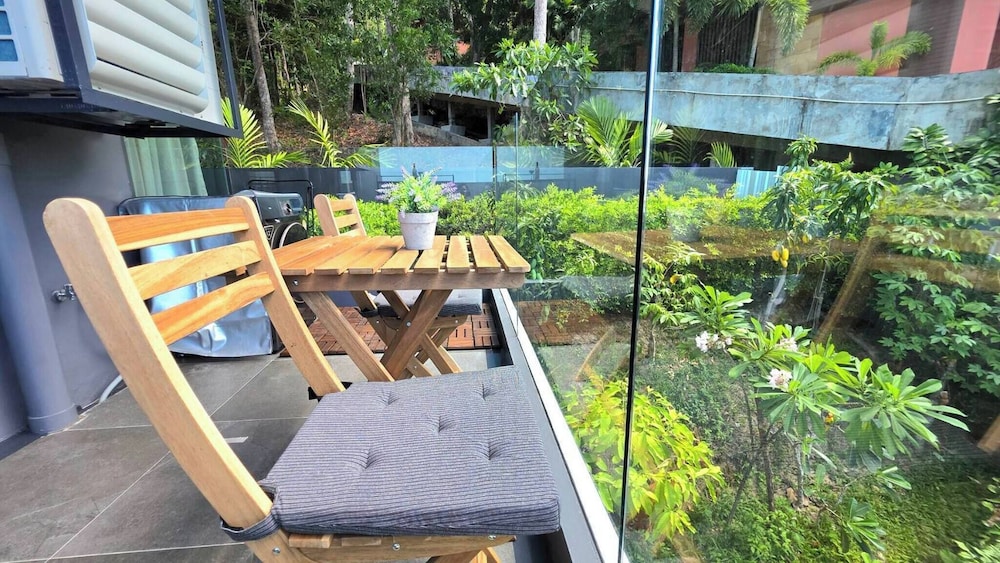 Room-a301- 1 Bedroom Corner Condo Forest