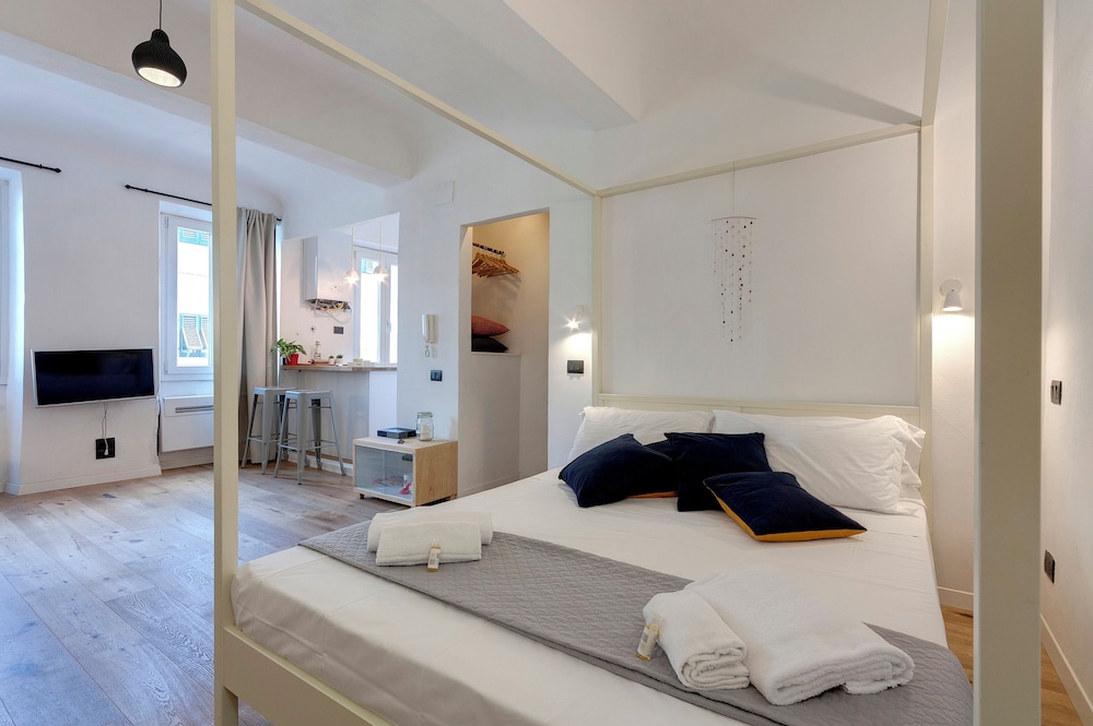 Heliotropio Studios & Apartments