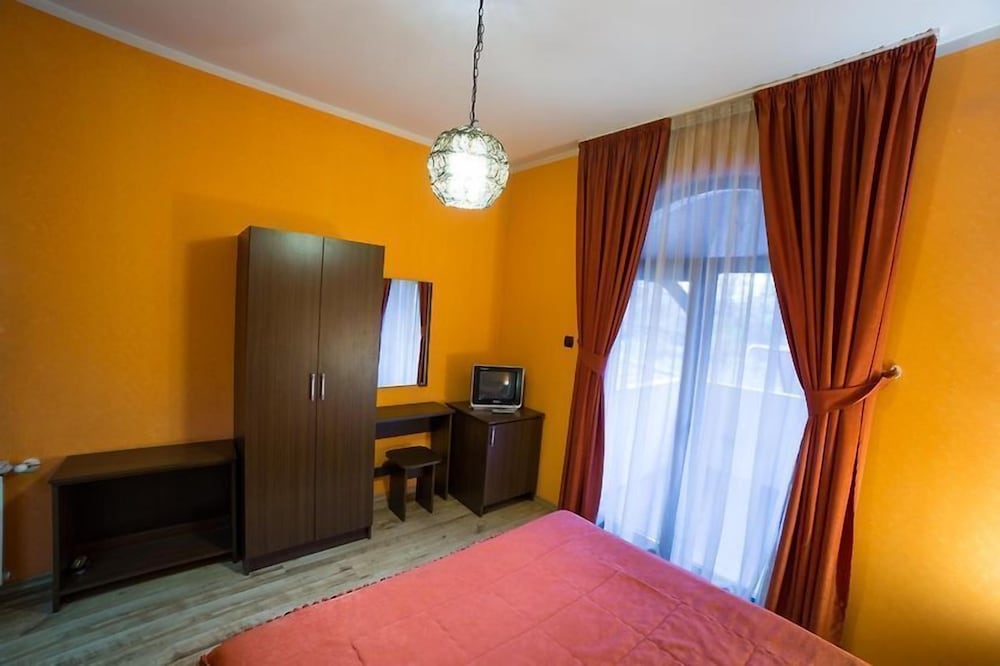 Kris Hotel