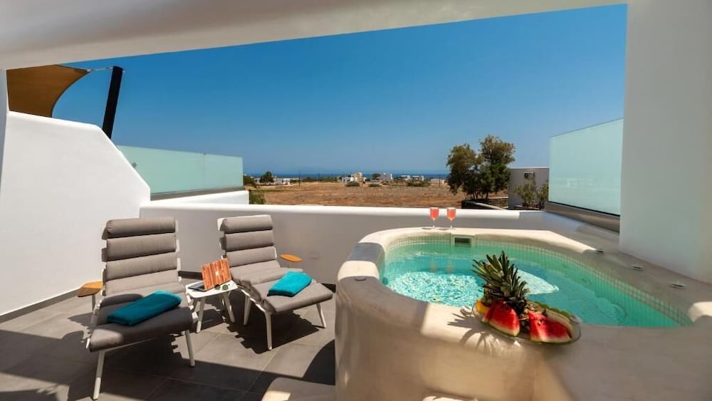 MODERN DOME HOMES OF SANTORINI
