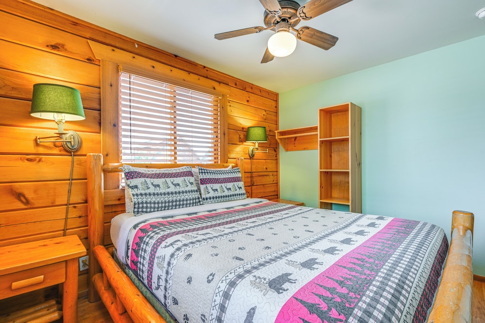 Three Bears Resort Home w/ Perks + Outdoor Spots!