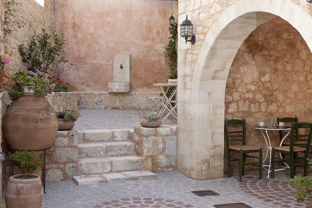 Kastellos Village - Central Complex