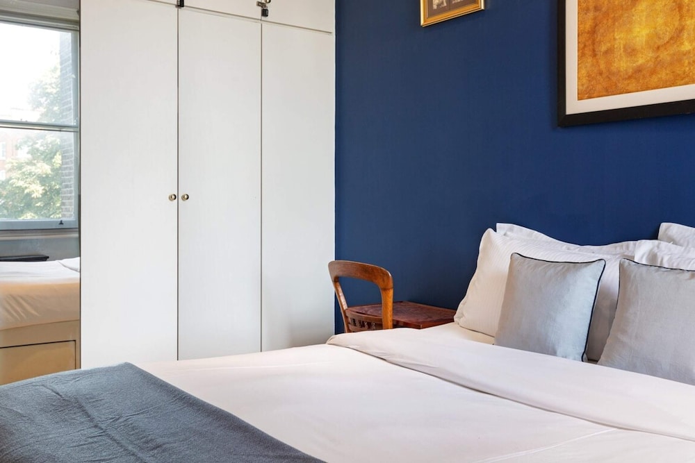 Gorgeous 1 Bedroom in Earl's Court With Vintage Furniture