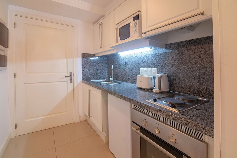 Oceana Suites Green Park view 2