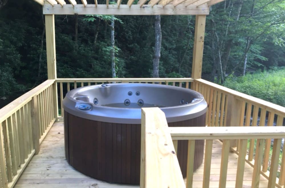 stayNantahala – Smoky Mountain Cabins and Luxury Yurts