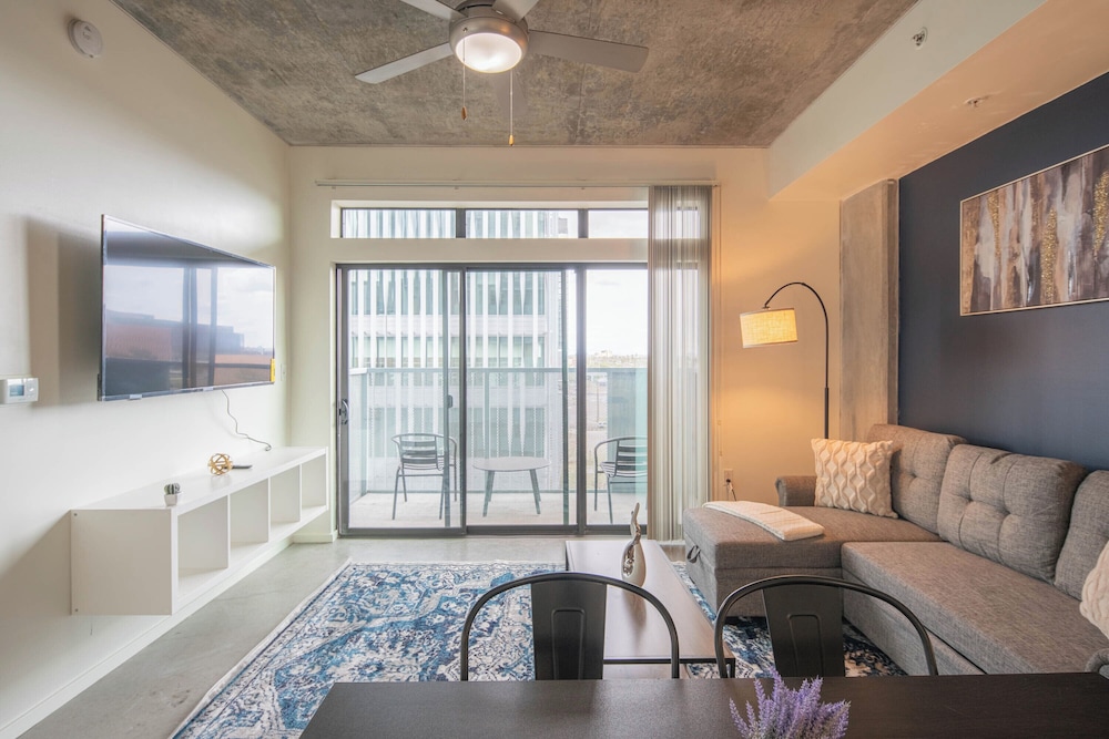 ROVE LIVING/KL - Roosevelt Point