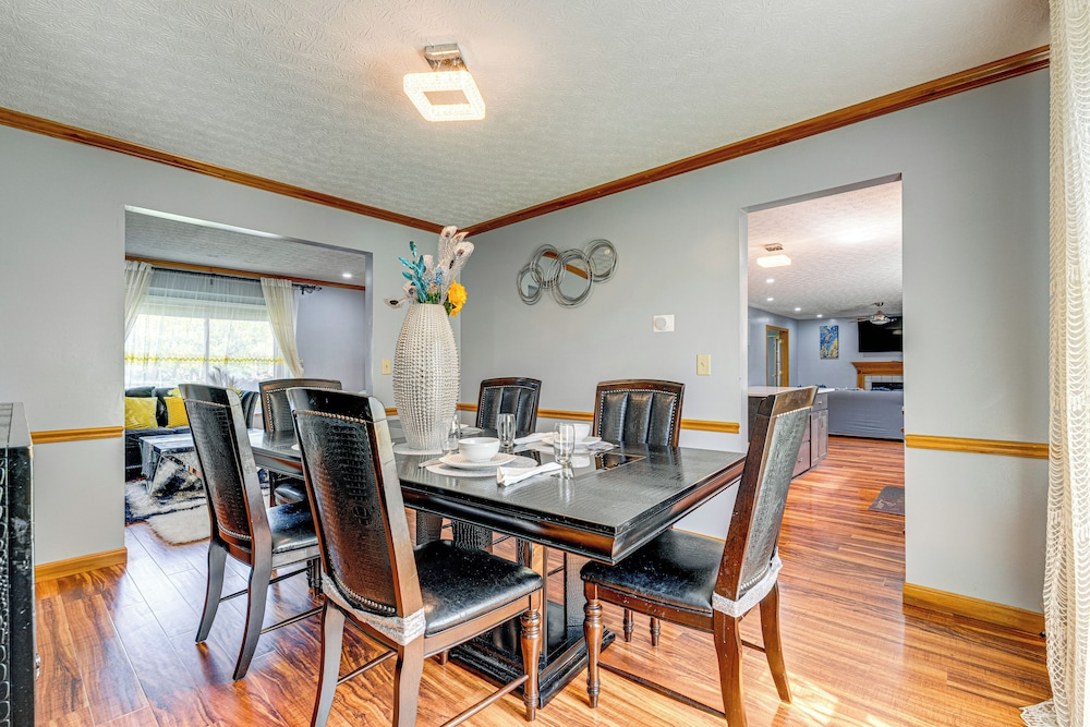 Families Welcome: Lake-view Home, 2 Mi to Gahanna!