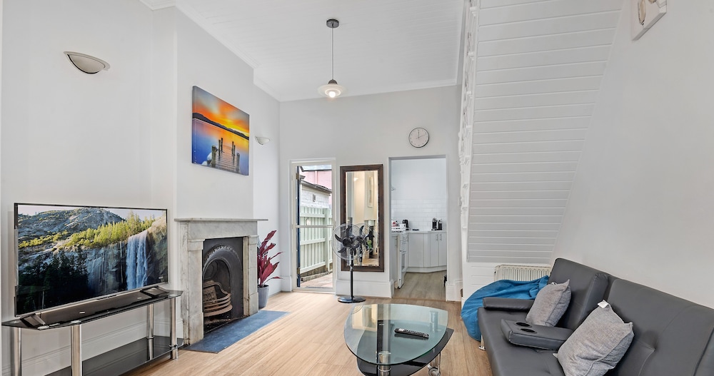 Kozyguru | Surry Hills | Classic Terraced House