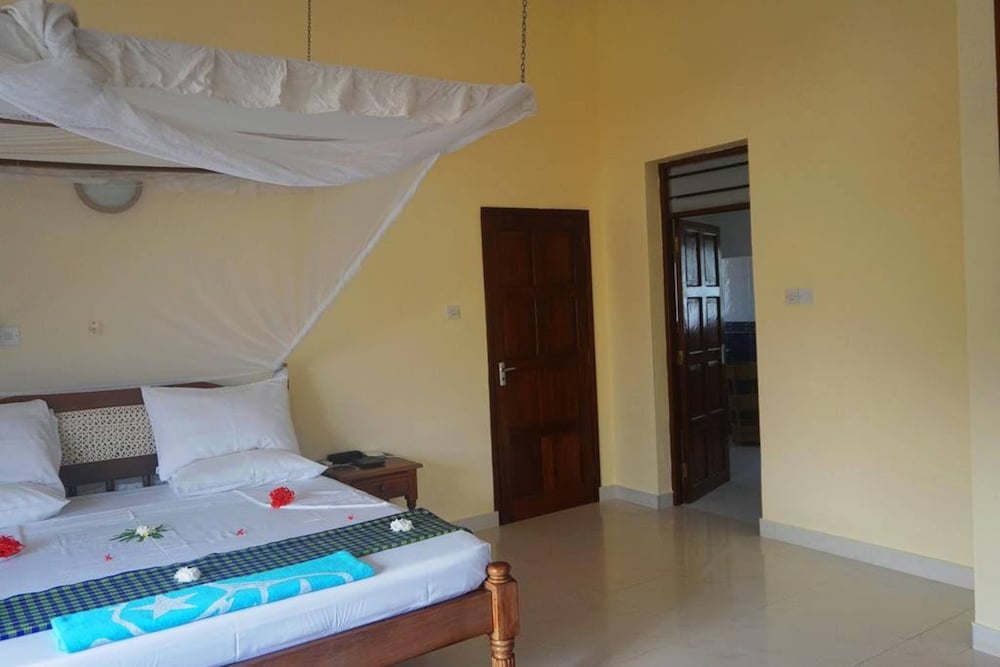 Siku Moja Villa - Beautiful Beach Family Villa view 3