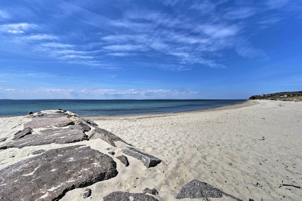 Peaceful Chilmark Farmhouse by Menemsha Beach view 4