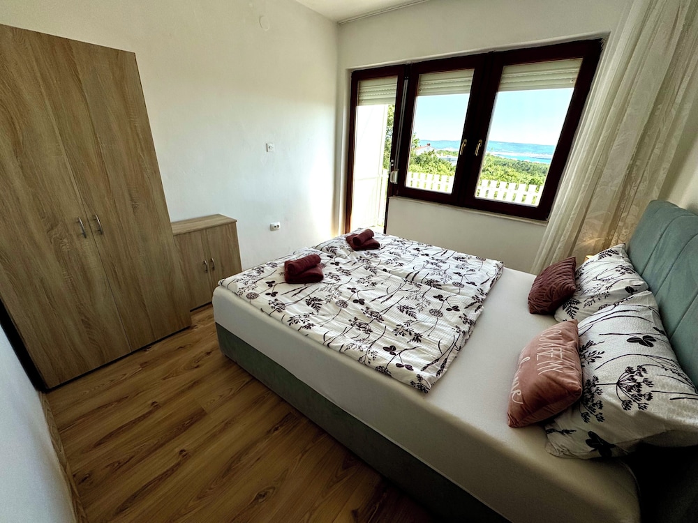 Apartment Lora 2
