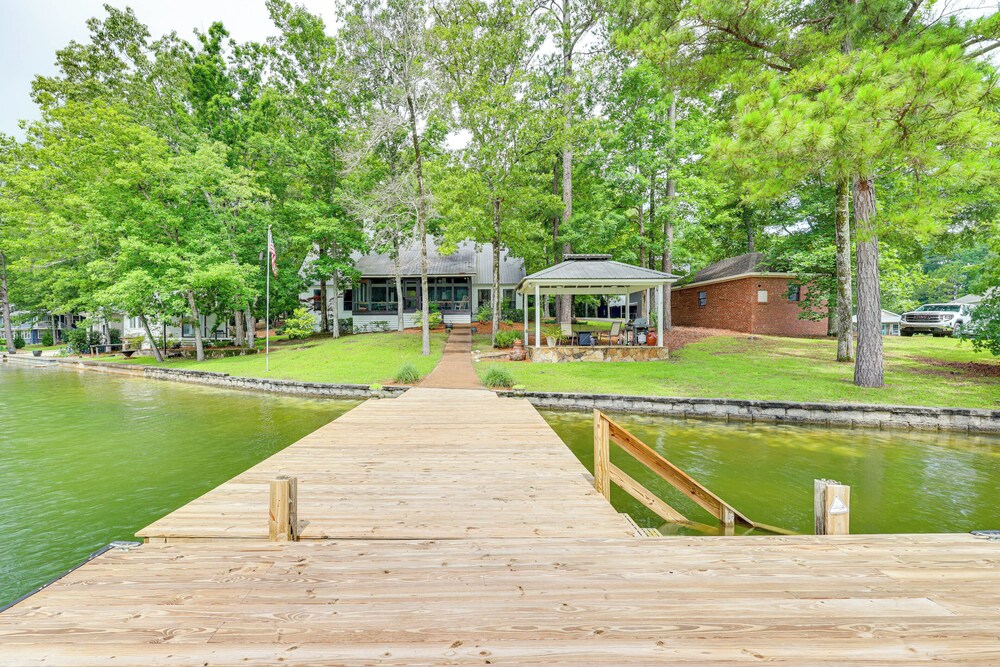 Waterfront Gem on Lake Martin w/ Kayaks & Dock!