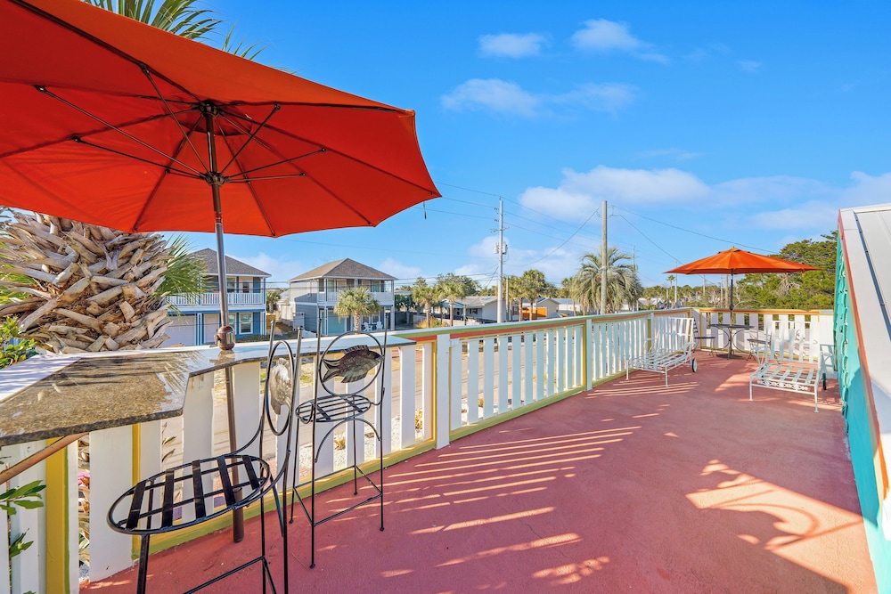 Steps to Ocean! PCB Family Home w/ Outdoor Oasis