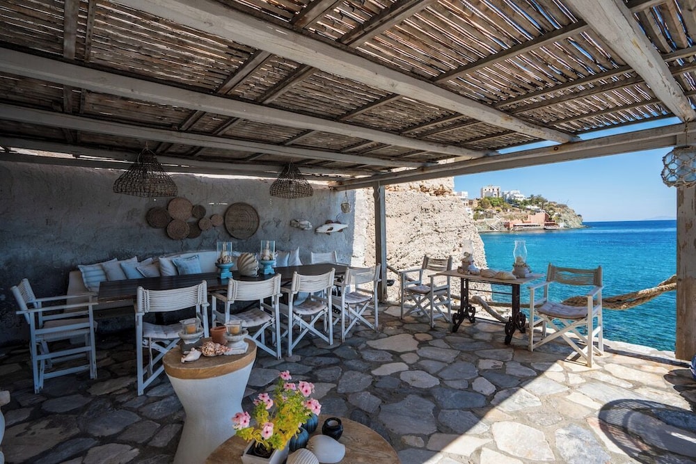Seaside Neoclassical Property in Vaporia Ermoupoli